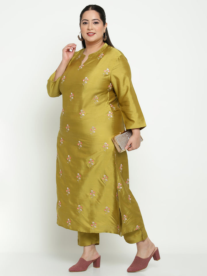 Women Green Embroidered Plus Size Kurta with Trousers