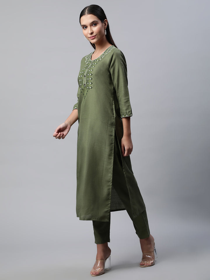 Women Green Embroidered Yoke Design Thread work Kurta with Trousers