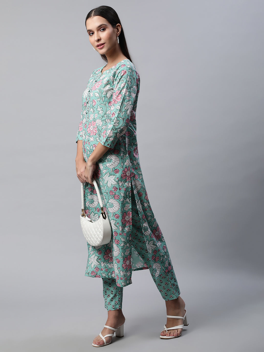 Women Green Floral Printed Kurta with Trousers