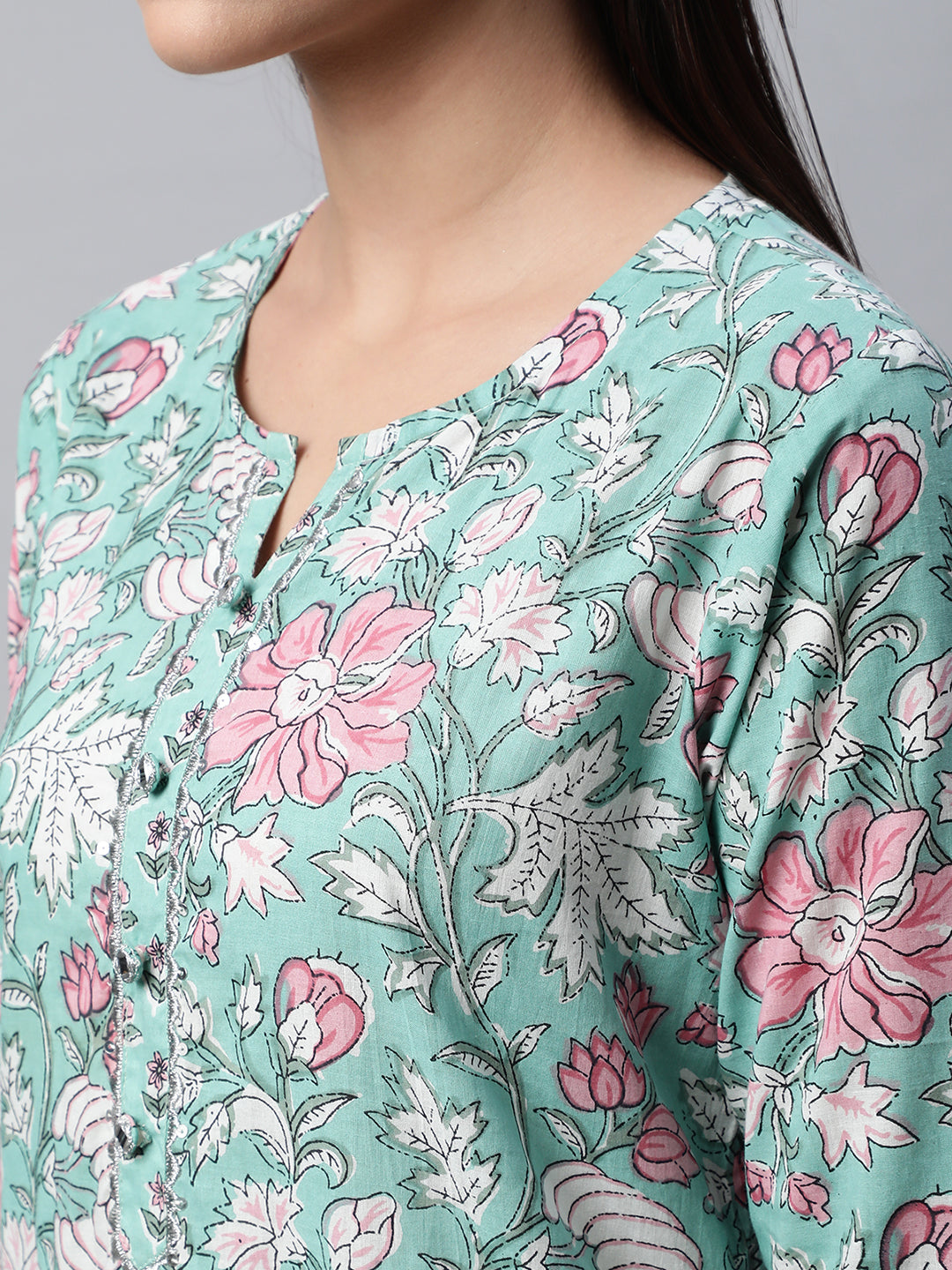 Women Green Floral Printed Kurta with Trousers